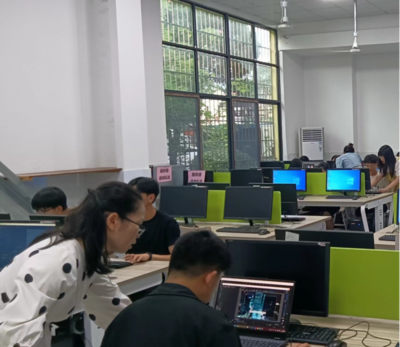 衡陽鐵路運輸職業(yè)學(xué)校 錘煉專業(yè)技能 彰顯鐵運風(fēng)采 計算機技術(shù)培訓(xùn)