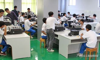 電子信息學院實訓場 賦能未來，打造卓越計算機技術人才的搖籃